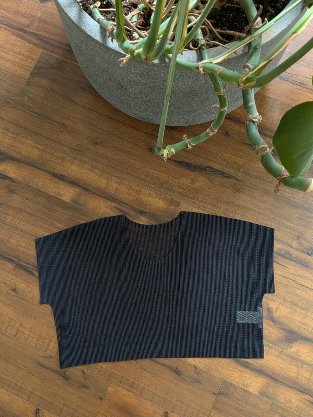 Pleats Please Issey Miyake Black Boxy Cropped Pleated Top Size 5